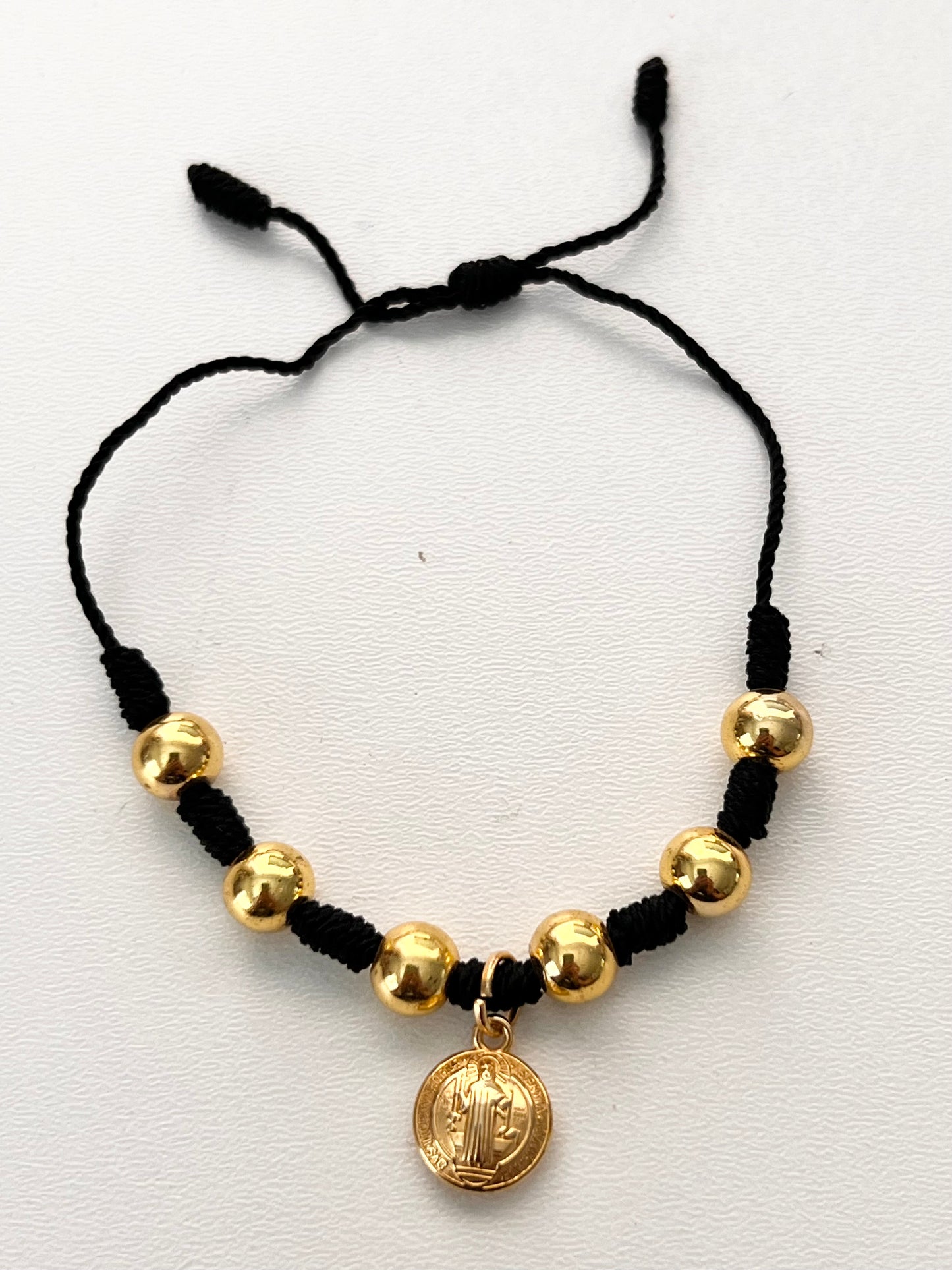 Pulsera de hilo San Benito / Chapa de Oro 14K