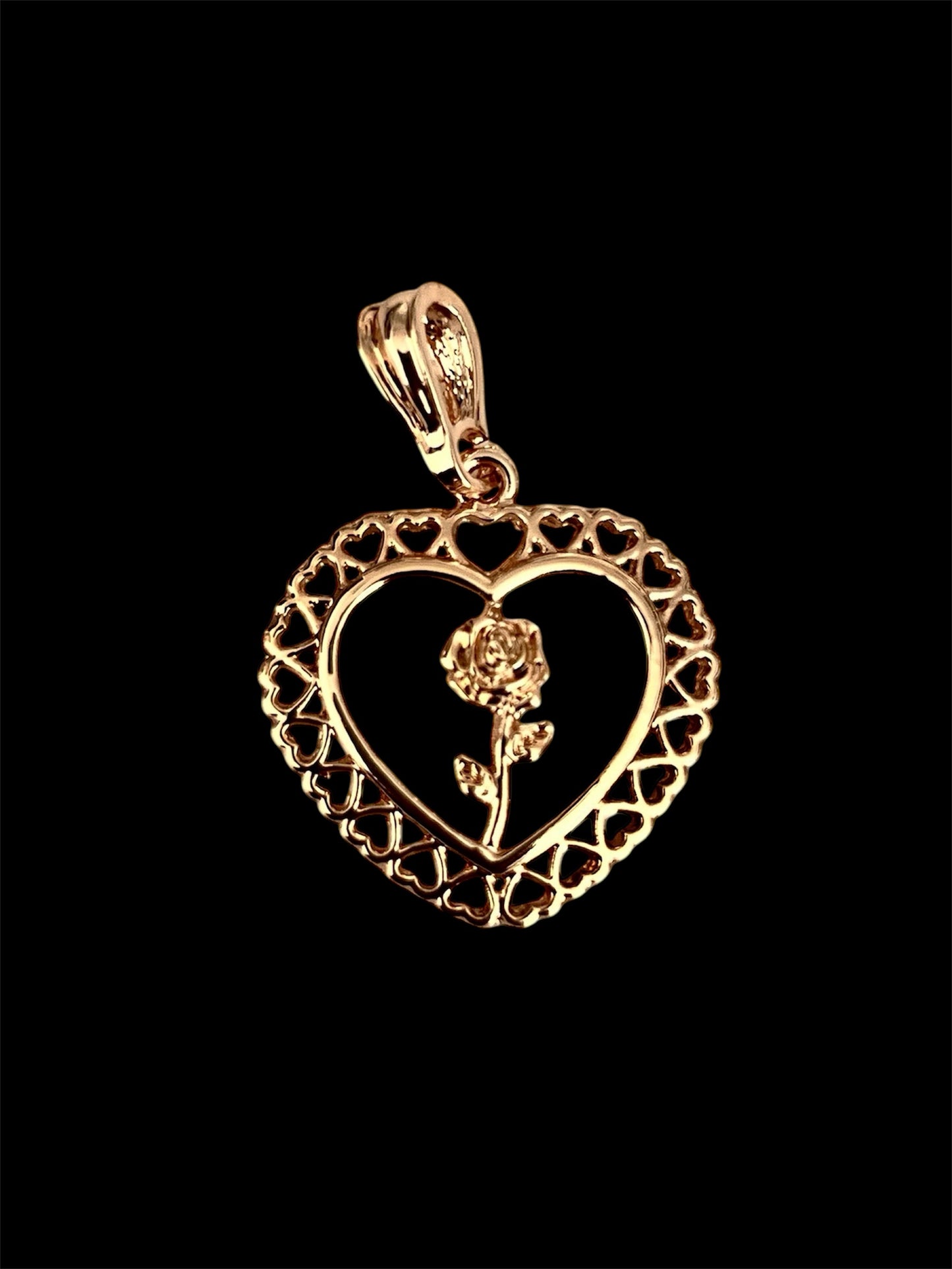 Dije Corazón ♥️ con Rosa 🌹 / Oro Laminado 18K