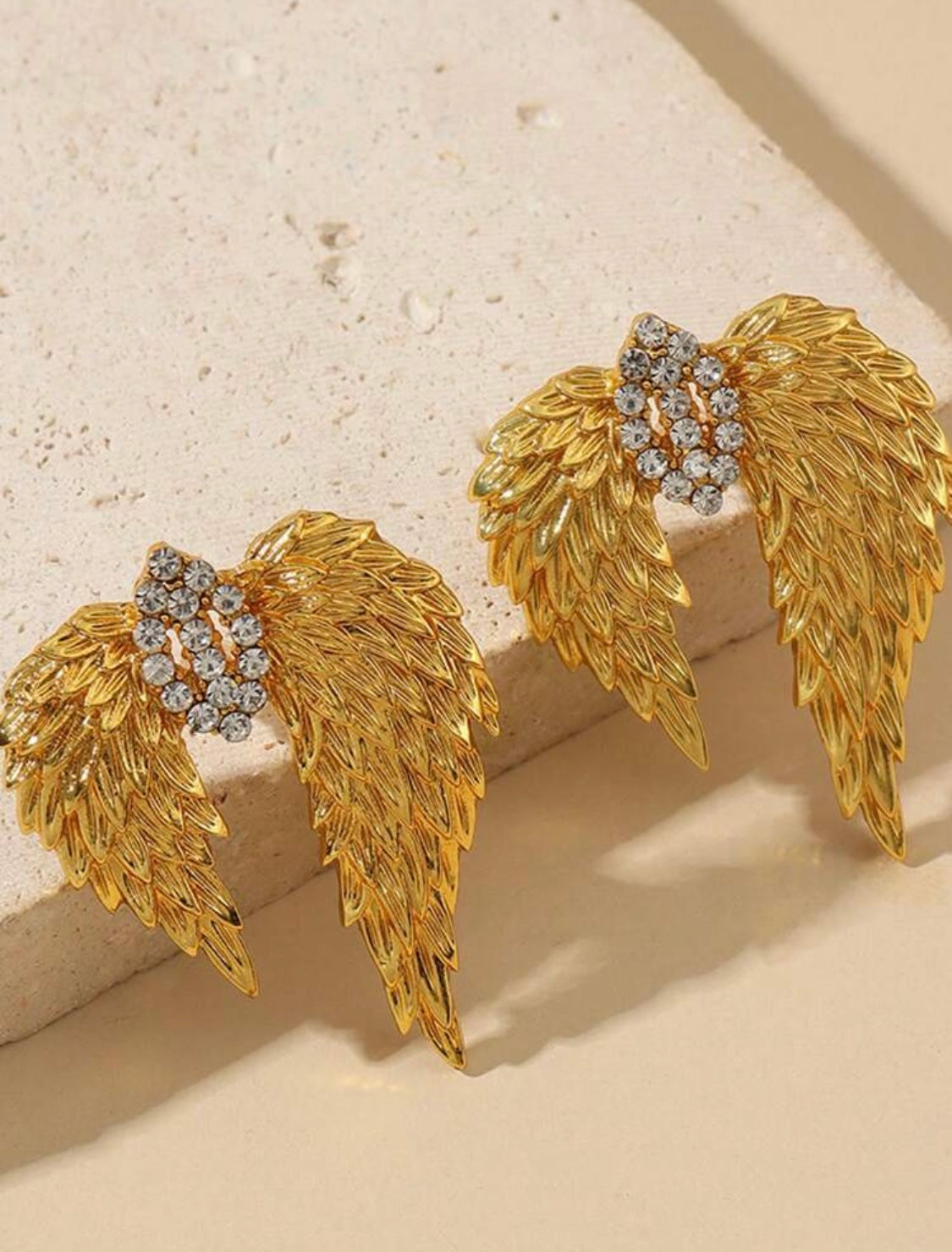 Set 4 piezas collar + dije de alas de ángel doradas + aretes + anillo / Acero Inoxidable