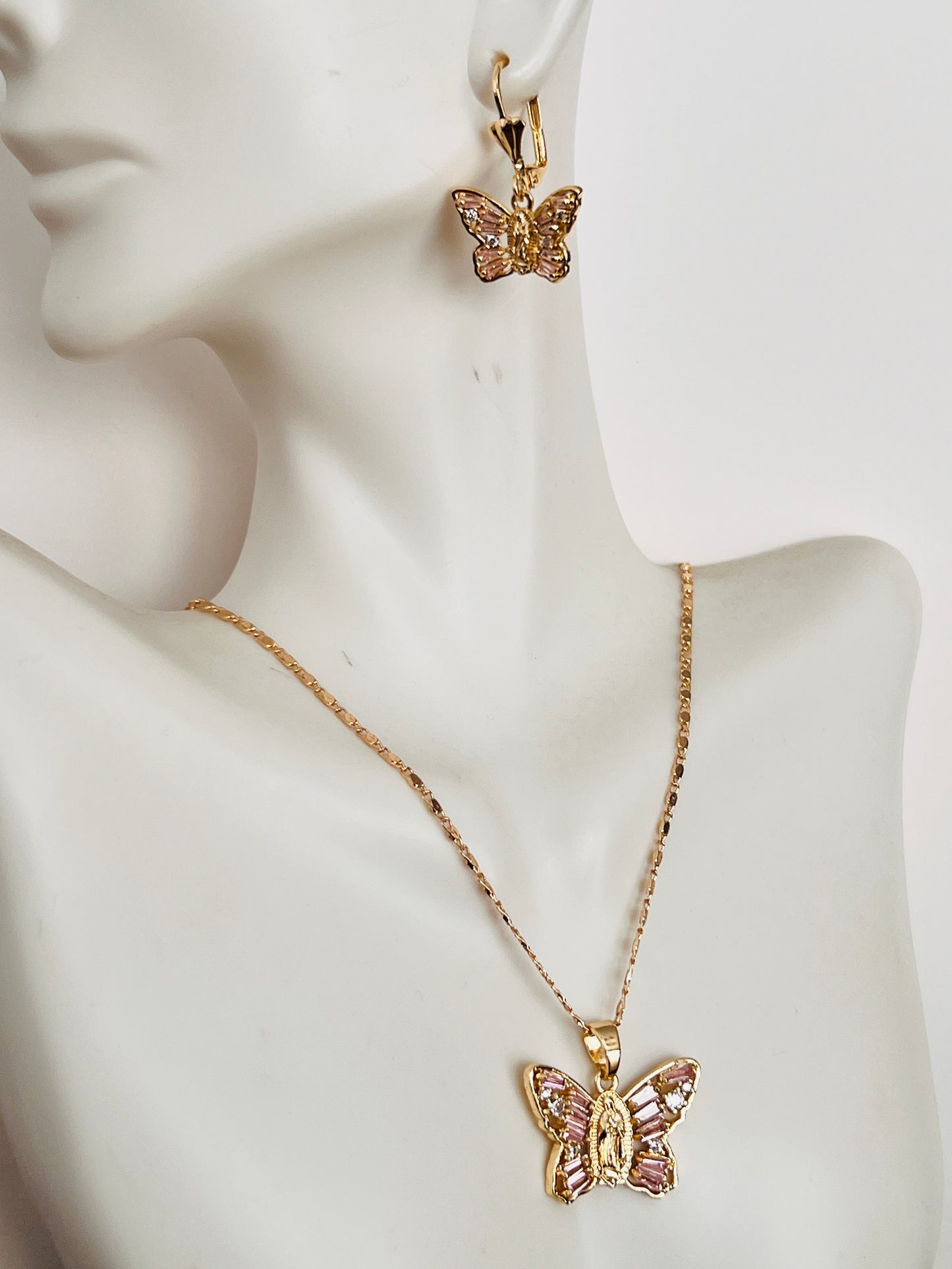 Set Cadena Dije y Aretes Mariposa 18” / Oro Laminado 18K