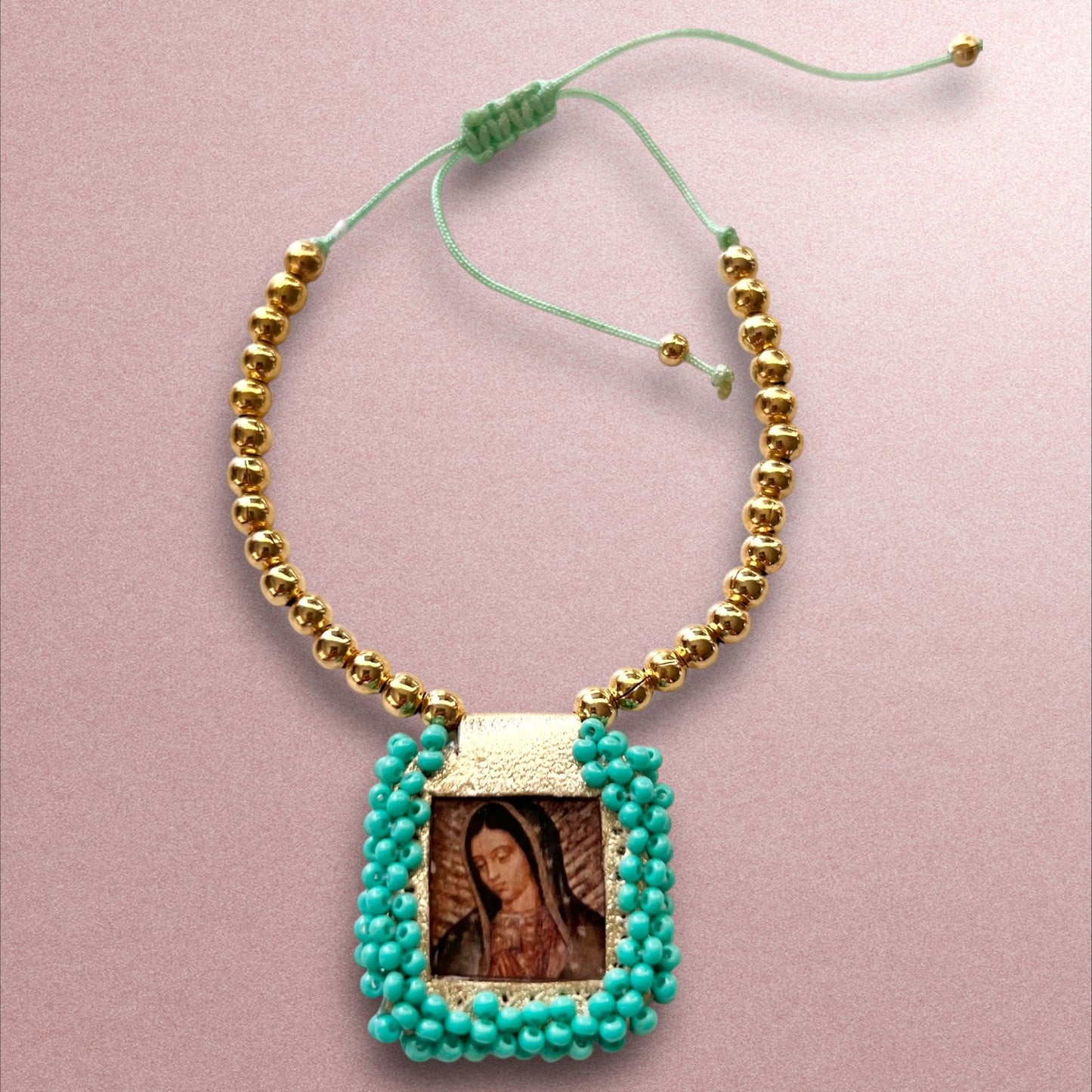 Pulsera de hilo Virgen de Guadalupe / Chapa de Oro 14k