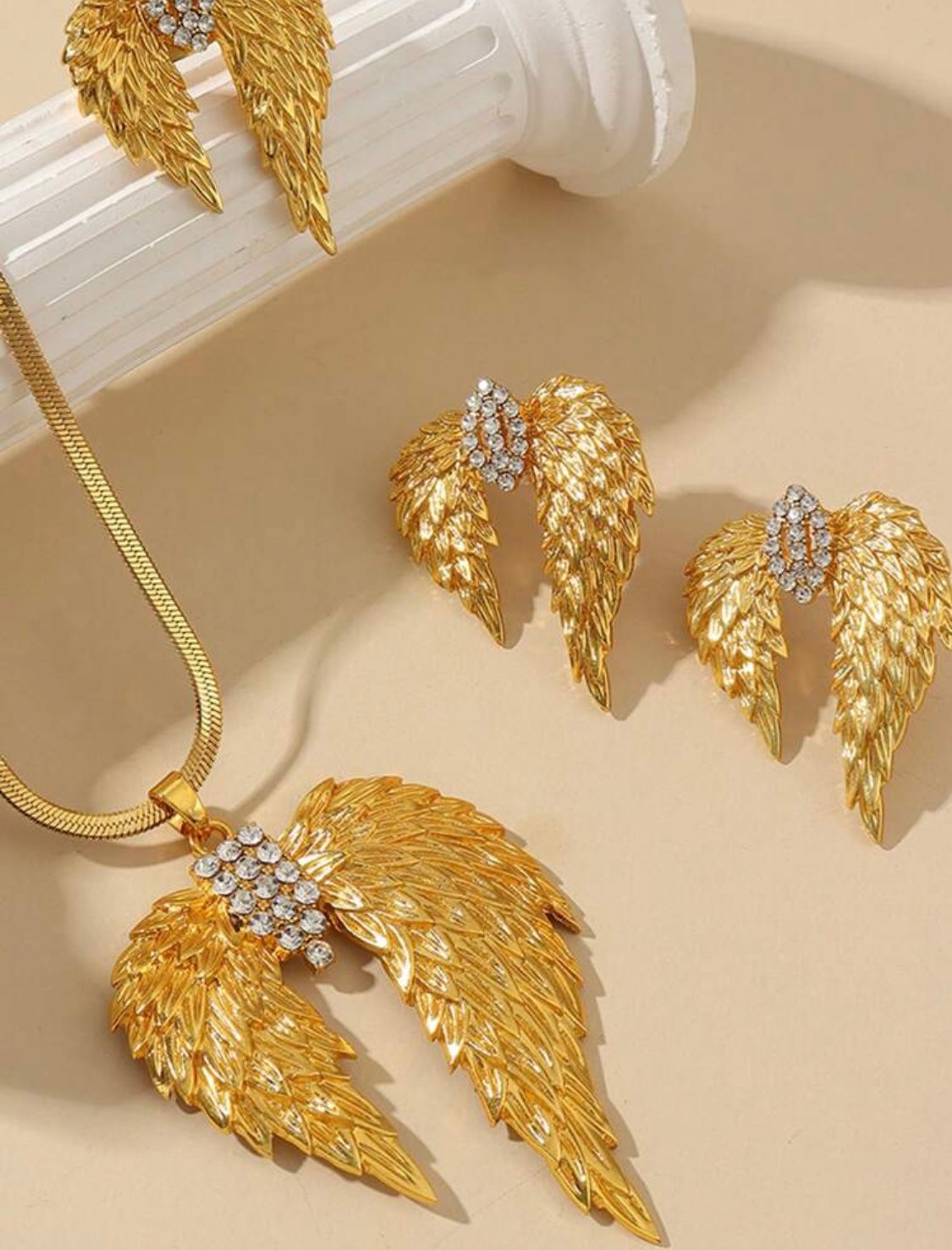 Set 4 piezas collar + dije de alas de ángel doradas + aretes + anillo / Acero Inoxidable