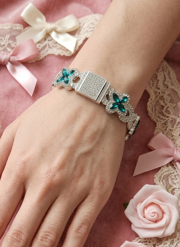 Pulsera Clover bracelet / Oro Laminado 18K