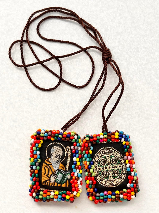 Scapular thread bracelet