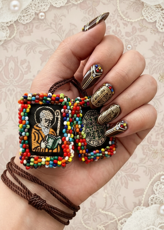 Scapular thread bracelet